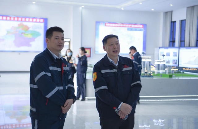 黃智華、王大真一行到新疆宜化和新疆宜化礦業(yè)現(xiàn)場(chǎng)調(diào)研(圖3)