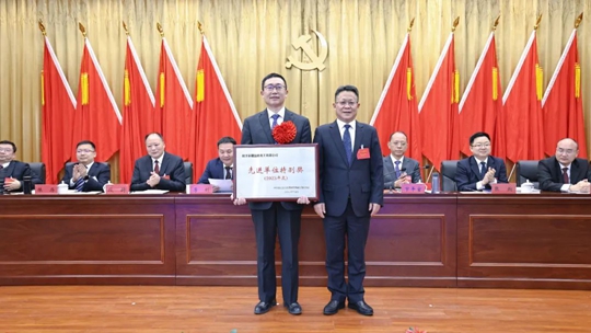 宜化集團(tuán)2023年度總結(jié)表彰、改革創(chuàng)新暨七屆三次職工代表大會(huì)開(kāi)幕(圖3)