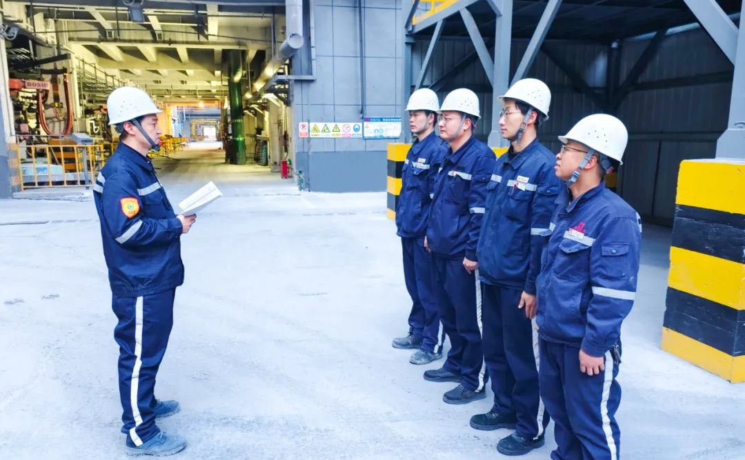 新疆宜化電石車間二一班：強(qiáng)化班組建設(shè)，筑牢基層基石(圖4)