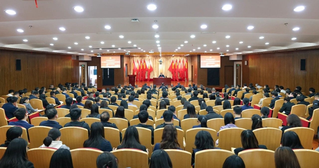 宜化集團領(lǐng)導(dǎo)班子深入貫徹中央八項規(guī)定精神學(xué)習(xí)教育讀書班開班