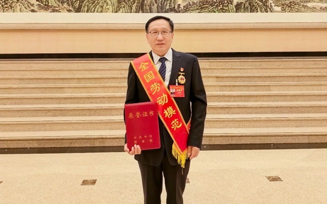 祝賀！新疆宜化礦業(yè)龐建將榮獲全國(guó)勞動(dòng)模范