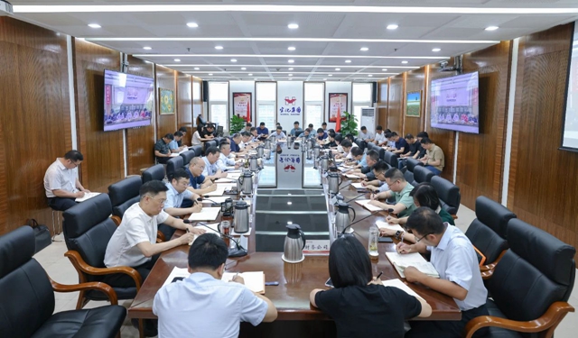 集團召開黨委（擴大）會議傳達(dá)學(xué)習(xí)中央有關(guān)通報(圖1)