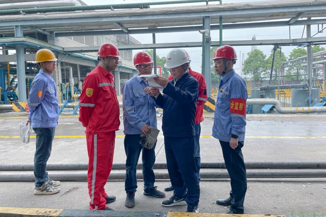 王大真到松滋肥業(yè)、楚星公司和股份公司現(xiàn)場(chǎng)檢查安全生產(chǎn)工作