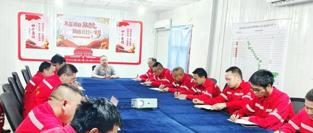 化機公司黨委書記、董事長、總經(jīng)理楊中澤到新疆項目部現(xiàn)場辦公